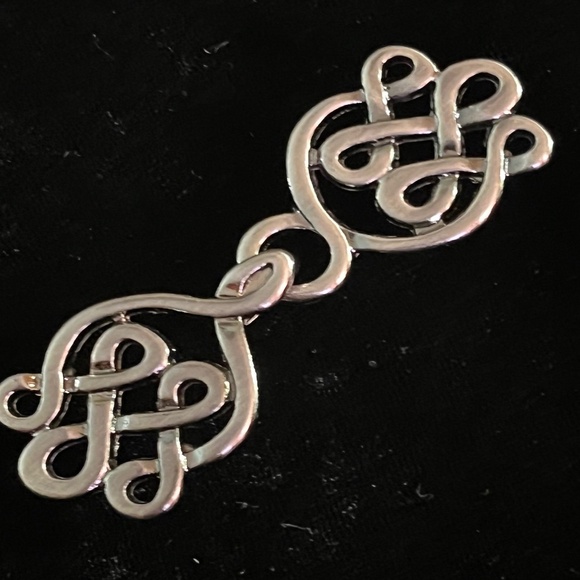 celtic swirl cloak clasp in silver - Picture 1 of 7